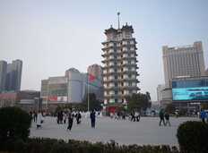 2月18日傍晚去看了郑州二七纪念塔